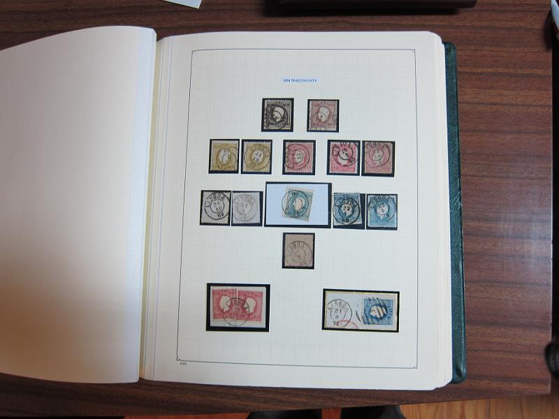 0018 (68).JPG -     Lote:    18      Marcofilia      Lotes Especiais       Descrição:         Portugal &mdash; Colecção especializada em dois álbuns com estudo especializado das marcas de duplo círculo e circulares de Lisboa, com selos de diversas emissões e cartas. Lote a ver.        Lote       Valor Base:     &euro; 1.000,00     Valor Venda:     Retirado     